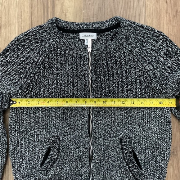 Calvin Klein sweater, size XS - Picture 10 of 10